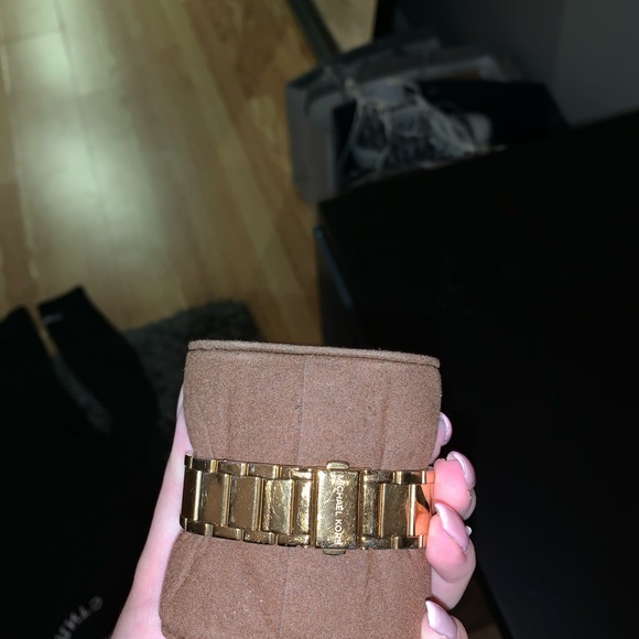 Gold Michael Kors watch - Picture 2 of 2